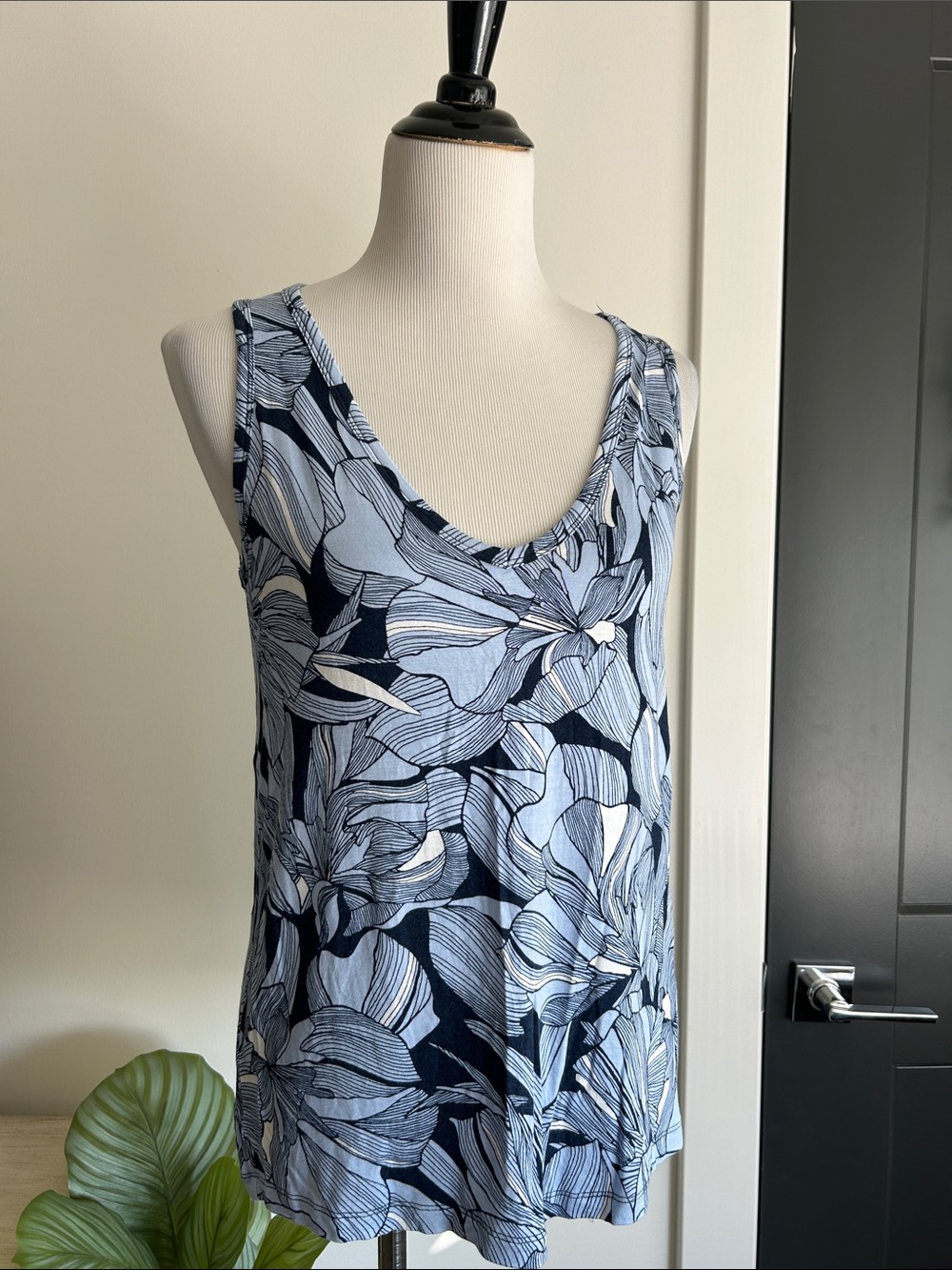 💙 S stretchy 2025 collection Sleeveless Floral Scoop Neck Tank Top - Blue